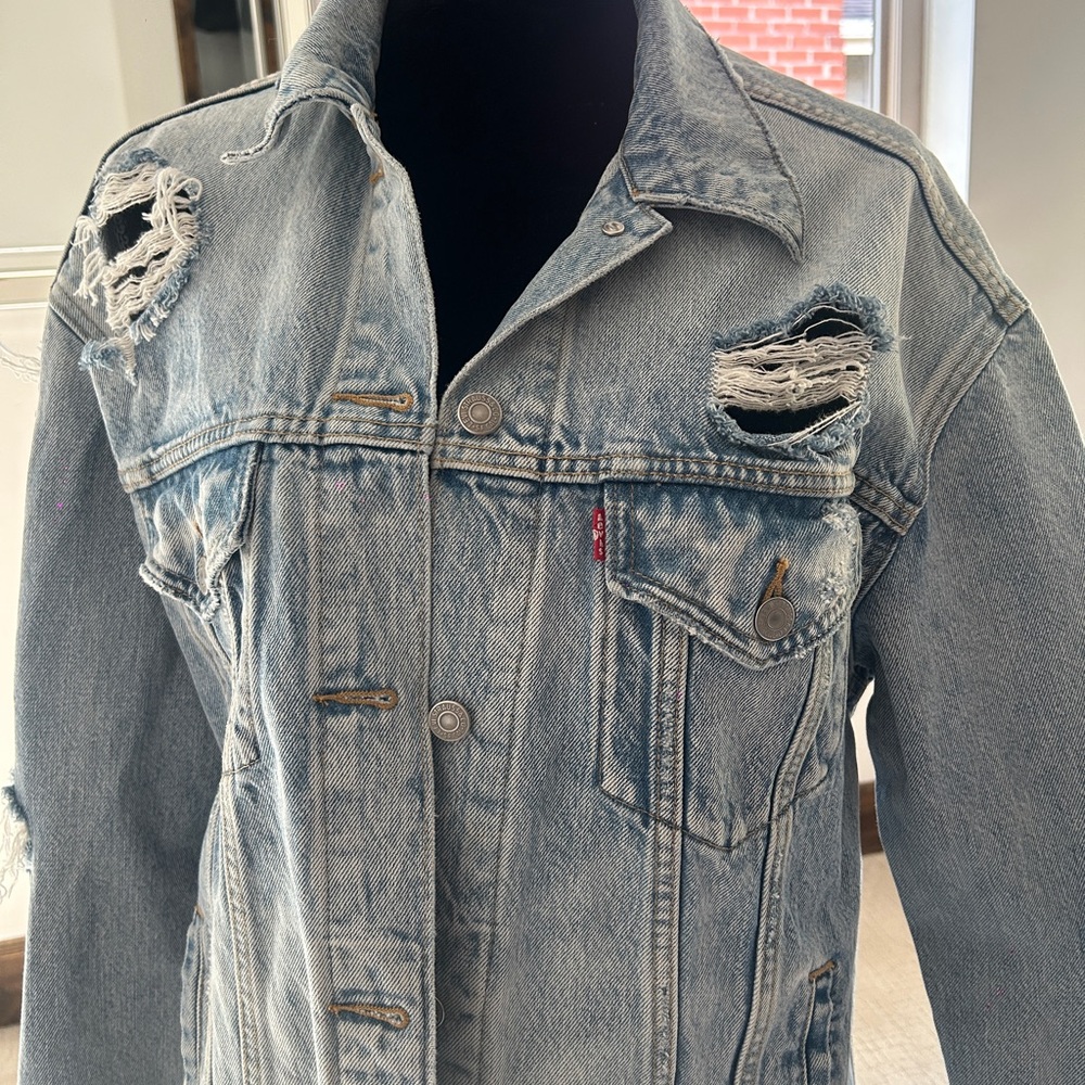 LEVIs Distressed Light Blue jean Jacket